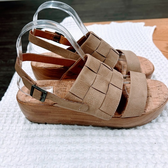 Korks by Kork-ease  Fraya Basket Weave Tan Sandals. Size 8 - Picture 2 of 9
